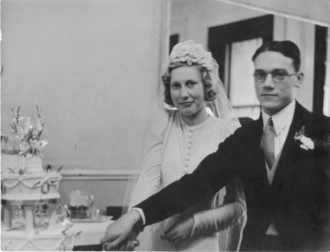 Photograph of Francis and Cynthia Price cutting their wedding cake at the Grand Hotel in Brighton