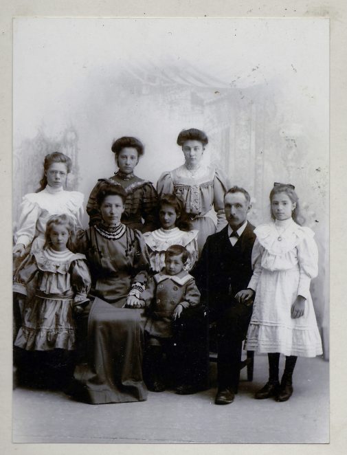 Tomaso Compagnoni with his wife and 7 of their 8 children