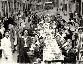 Photo of a Brighton street party - do you know anyone in this photo? Email jennifer@mybrightonandhove.org.uk | Image reproduced with permission from Brighton History Centre