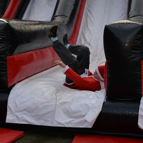 Inflatable Santa Run: ©Tony Mould