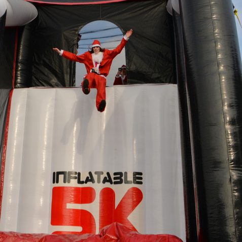 Inflatable Santa Run: ©Tony Mould