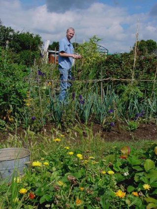 Tony Marshall working his Weald Avenue plot | Photo by Simon Tobitt