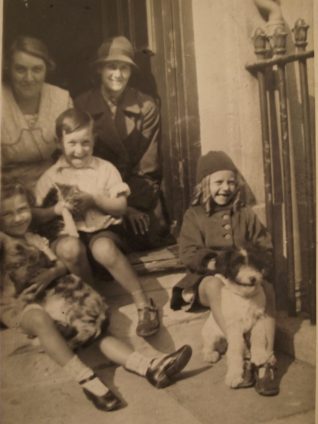 From left - Liz Thwaites and Minnie Barber at back, Beryl Dunk, Billy Thwaites and Phyllis Barber in front | From the private collection of Marion Selwood