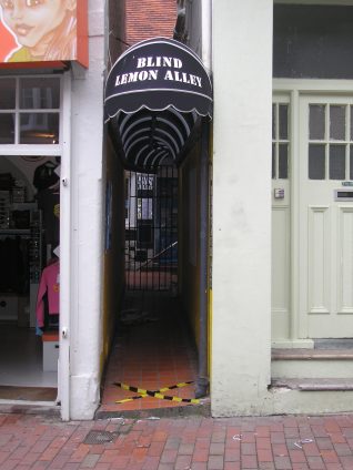 Blind Lemon Alley, Middle Street, Brighton | Photo by Peter Groves