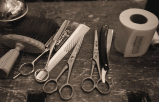 Barber's tools of the trade | Wikimedia Commons