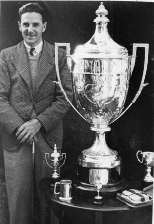 Chummie Hewitt with the Victor Ludorum Trophy