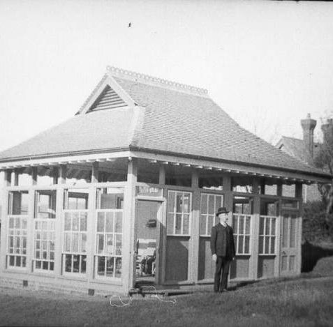 Open-air consumptive shelter at Brighton Borough Sanatorium, c1900, bearing a distinct resemblance to the tram shelters of the period | Photo courtesy of Brighton & Hove Library
