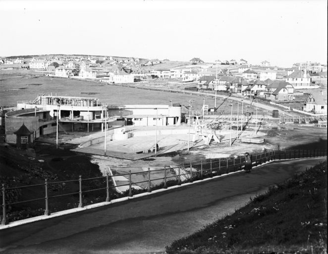 Saltdean Lido in construction 1937/38 - click on image to open a larger version in a new window | Royal Pavilion and Museums Brighton