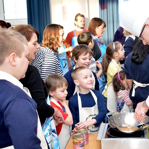 Fairlight School fish cooking lesson | Photo by Tony Mould