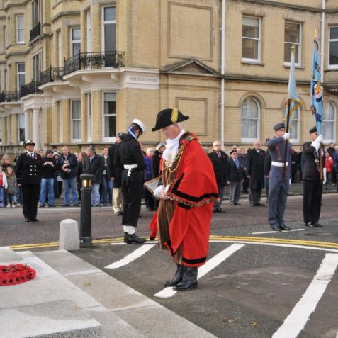 The Mayor lays a wreath on the war memorial in Hove | Photo by Tony Mould