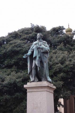 Statue of George IV near the north gate of the Royal Pavilion | Photo by Tony Mould