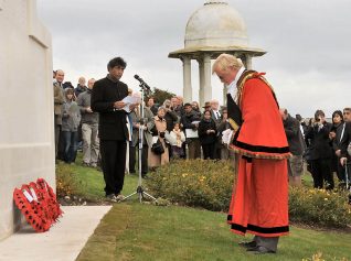 The Mayor lays a wreath on behalf of the people of the city | Photo by Tony Mould