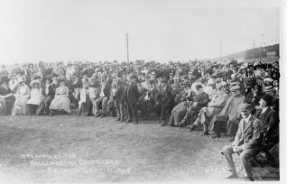 The opening 'drive in' J H Taylor is characteristically seated in the centre of the crowd. | HPGC Archive