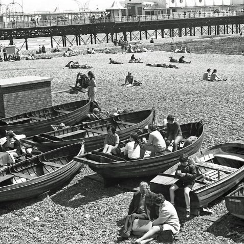 A sunny day in 1960s Brighton | Photo by John Leach
