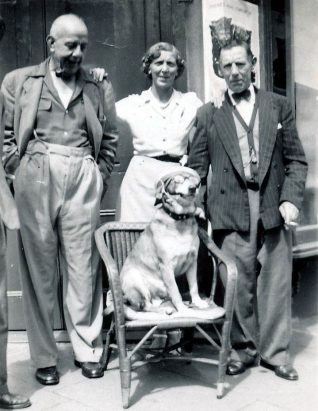 Percy Searle, Eadie, Tom Eade and Toby the dog | From the private collection of Barrie Searle