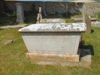 Photograph of the Beard family tomb | Photo by Jennifer Drury