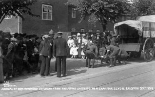 Wounded soldiers arriving at the Grammar School, September 1914