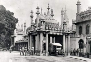 Groups of wounded Indian soldiers outside the hospital at the Royal Pavilion during the First World War. | Image reproduced with kind permission from Brighton and Hove in Pictures by Brighton and Hove City Council