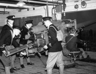 Gunnery Practice, 1939: The Royal Naval Volunteer Reserves doing gunnery practice Click on photo to open large image in new window. | Image reproduced with kind permission from Brighton and Hove in Pictures by Brighton and Hove City Council