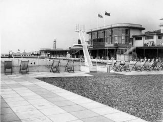 Black Rock Swimming Pool, circa 1947, empty of bathers and spectators after war damage repairs, viewed from the east end of the pool. | Image reproduced with kind permission from Brighton and Hove in Pictures by Brighton and Hove City Council